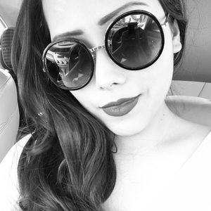 Meet your Posher, Cinthia